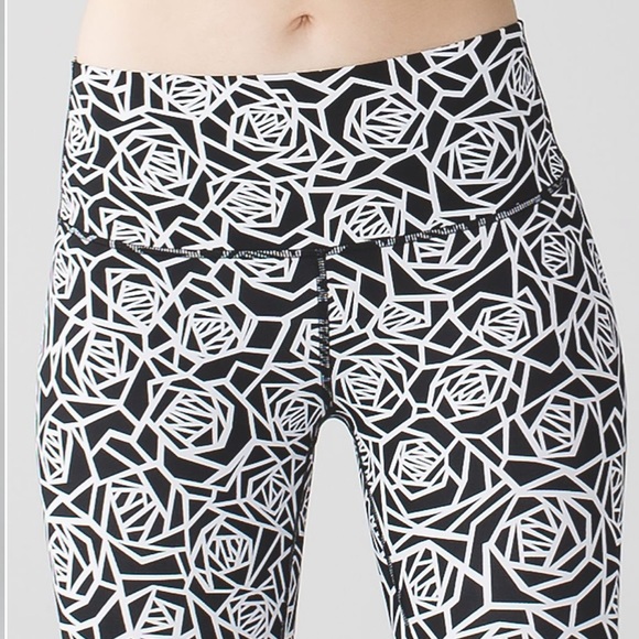 Lululemon High Times Luxtreme Posey Black White - Picture 4 of 8